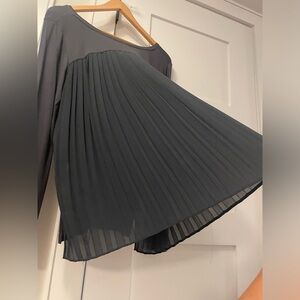 CLUB MONACO Kassandra Pleated Top - Size Medium